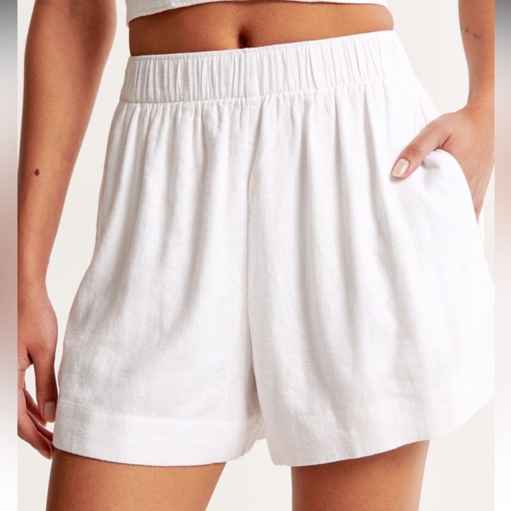 Linen-Blend Pull-On Short